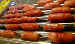 街边烤肠爆料怎么做视频,美味烤肠视频教程