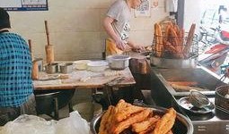 龙湖早餐店事件爆料视频,视频揭露惊人真相，网友热议