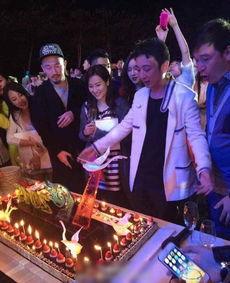 娱乐吃瓜酱生日庆祝视频,星光熠熠，欢乐满溢