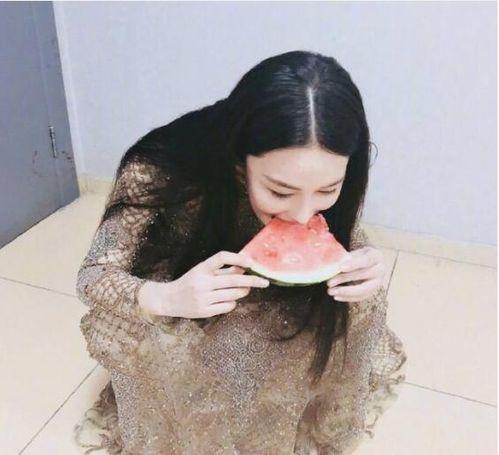 娱乐吃瓜酱买衣服,买衣服的秘诀大公开