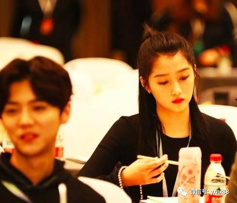 娱乐圈吃鹿晗关晓彤的瓜